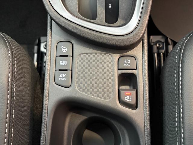 ヤリスクロス ハイブリッドＺ　登録済未使用車　ハンズフリーパワーバックドア　カラーヘッドアップディスプレイ　アダプティブハイビーム　トヨタチームメイト　純正８型ディスプレイオーディオ・ナビ・フルセグＴＶ　パノラミックビューモニター　ＨＤＭＩ・ＵＳＢ入力端子　シートヒーター（19枚目）