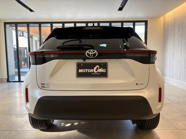 ヤリスクロス ハイブリッドＺ　登録済未使用車　ハンズフリーパワーバックドア　カラーヘッドアップディスプレイ　アダプティブハイビーム　トヨタチームメイト　純正８型ディスプレイオーディオ・ナビ・フルセグＴＶ　パノラミックビューモニター　ＨＤＭＩ・ＵＳＢ入力端子　シートヒーター（22枚目）