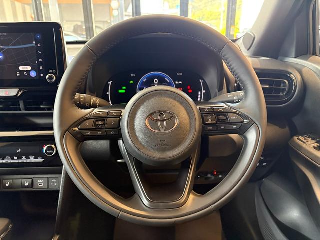 ヤリスクロス ハイブリッドＺ　登録済未使用車　ハンズフリーパワーバックドア　カラーヘッドアップディスプレイ　アダプティブハイビーム　トヨタチームメイト　純正８型ディスプレイオーディオ・ナビ・フルセグＴＶ　パノラミックビューモニター　ＨＤＭＩ・ＵＳＢ入力端子　シートヒーター（28枚目）