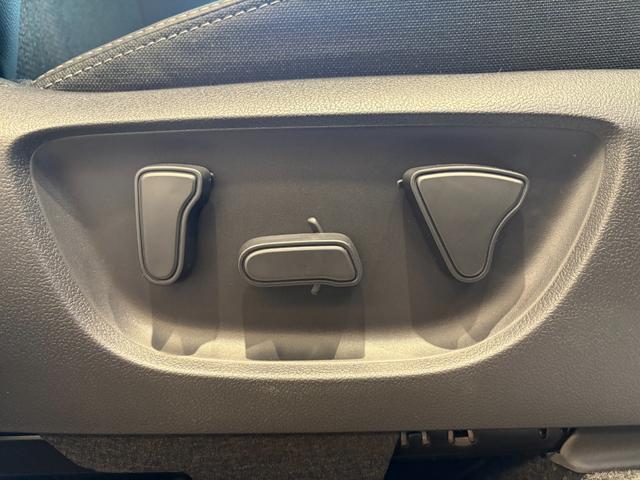 ヤリスクロス ハイブリッドＺ　登録済未使用車　ハンズフリーパワーバックドア　カラーヘッドアップディスプレイ　アダプティブハイビーム　トヨタチームメイト　純正８型ディスプレイオーディオ・ナビ・フルセグＴＶ　パノラミックビューモニター　ＨＤＭＩ・ＵＳＢ入力端子　シートヒーター（30枚目）