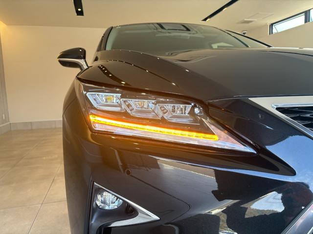 ＲＸ ＲＸ４５０ｈ　バージョンＬ　３眼ＬＥＤヘッドライト・フォグ　ブラウン本革エアーシート　リアシートヒーター　純正ＳＤナビ　パノラミックビューモニター　ヘッドアップディスプレイ　リアシート電動格納　ブラインドスポットモニター　ウッドコンビハンドル（18枚目）