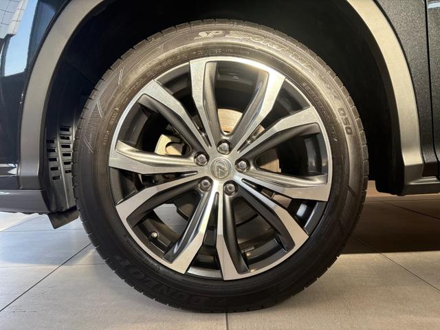 ＲＸ ＲＸ４５０ｈ　バージョンＬ　３眼ＬＥＤヘッドライト・フォグ　ブラウン本革エアーシート　リアシートヒーター　純正ＳＤナビ　パノラミックビューモニター　ヘッドアップディスプレイ　リアシート電動格納　ブラインドスポットモニター　ウッドコンビハンドル（19枚目）