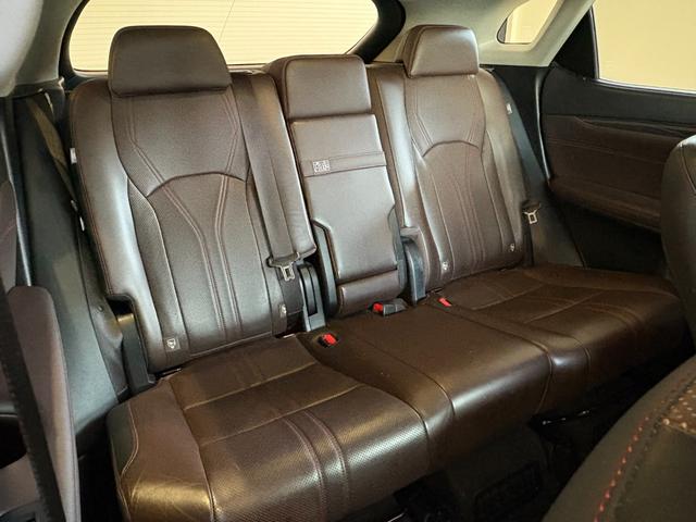 ＲＸ ＲＸ４５０ｈ　バージョンＬ　３眼ＬＥＤヘッドライト・フォグ　ブラウン本革エアーシート　リアシートヒーター　純正ＳＤナビ　パノラミックビューモニター　ヘッドアップディスプレイ　リアシート電動格納　ブラインドスポットモニター　ウッドコンビハンドル（34枚目）