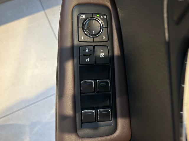 ＲＸ ＲＸ４５０ｈ　バージョンＬ　３眼ＬＥＤヘッドライト・フォグ　ブラウン本革エアーシート　リアシートヒーター　純正ＳＤナビ　パノラミックビューモニター　ヘッドアップディスプレイ　リアシート電動格納　ブラインドスポットモニター　ウッドコンビハンドル（43枚目）