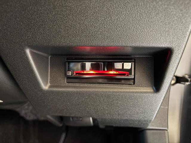 ジムニー ＸＣ　届出済未使用車　ブレーキサポート　アイドリングストップ　カロッツェリア９型ディスプレイオーディオ　バックモニター　ＨＤＭＩ・ＵＳＢ入力端子　ＥＴＣ　シートヒーター　リアパークセンサー　クルーズコントロール　ＬＥＤヘッドライト　背面タイヤ　純正１６ＡＷ（12枚目）