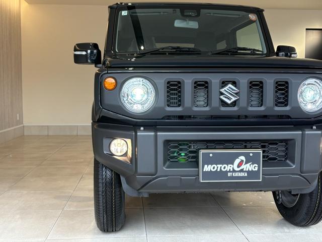 ジムニー ＸＣ　届出済未使用車　ブレーキサポート　アイドリングストップ　カロッツェリア９型ディスプレイオーディオ　バックモニター　ＨＤＭＩ・ＵＳＢ入力端子　ＥＴＣ　シートヒーター　リアパークセンサー　クルーズコントロール　ＬＥＤヘッドライト　背面タイヤ　純正１６ＡＷ（17枚目）