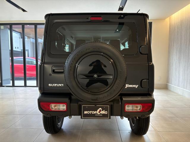 ジムニー ＸＣ　届出済未使用車　ブレーキサポート　アイドリングストップ　カロッツェリア９型ディスプレイオーディオ　バックモニター　ＨＤＭＩ・ＵＳＢ入力端子　ＥＴＣ　シートヒーター　リアパークセンサー　クルーズコントロール　ＬＥＤヘッドライト　背面タイヤ　純正１６ＡＷ（22枚目）