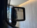 【ブラインドスポットモニター】ドアミラーでは確認しにくい後側方エリアに存在する車両をレーダーで検知して注意を喚起してくれます。
