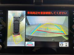 【パノラミックビューモニター】クルマの真上から見ているかのような映像が見れるので、駐車が苦手な方でも楽々です♪ 3