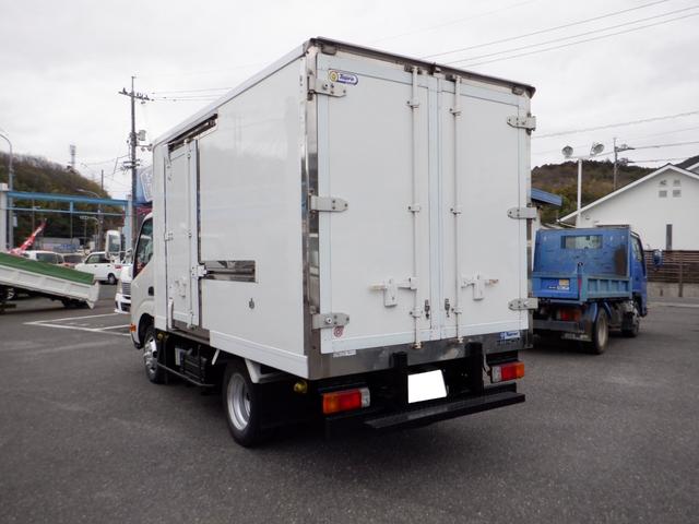 全低床　冷蔵冷凍車ー３０℃　サイドドア　バックモニター　最大積載量２０００ｋｇ　ＡＴ　荷室内寸３０８ｃｍ１６７ｃｍ１６４ｃｍ　車両総重量４９５５ｋｇ　エアコン　パワステ　パワーウインド(9枚目)