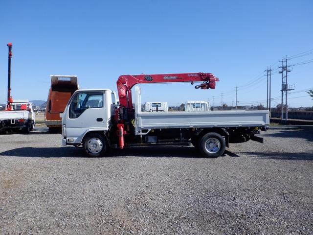エルフトラック ロングフルフラットロー　全低床　３ｔ積　６ＭＴ　３ペダル　ユニック製　ＵＲＵ２６４　４段クレーン　ラジコン　フックイン　荷台内寸３６０ｃｍ１７９ｃｍ３７ｃｍ　荷台地上高１００ｃｍ　坂道発進補助装置　左電動格納ミラー（5枚目）