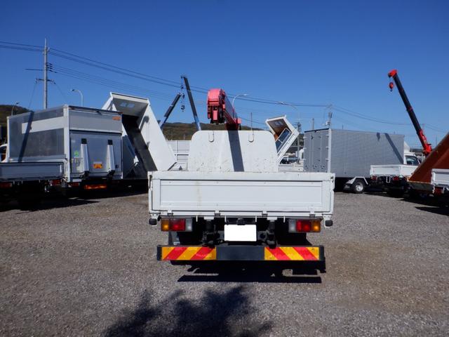 エルフトラック ロングフルフラットロー　全低床　３ｔ積　６ＭＴ　３ペダル　ユニック製　ＵＲＵ２６４　４段クレーン　ラジコン　フックイン　荷台内寸３６０ｃｍ１７９ｃｍ３７ｃｍ　荷台地上高１００ｃｍ　坂道発進補助装置　左電動格納ミラー（8枚目）