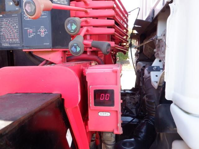 エルフトラック ロングフルフラットロー　全低床　３ｔ積　６ＭＴ　３ペダル　ユニック製　ＵＲＵ２６４　４段クレーン　ラジコン　フックイン　荷台内寸３６０ｃｍ１７９ｃｍ３７ｃｍ　荷台地上高１００ｃｍ　坂道発進補助装置　左電動格納ミラー（23枚目）