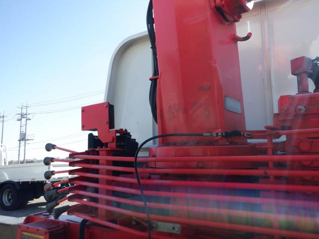 エルフトラック ロングフルフラットロー　全低床　３ｔ積　６ＭＴ　３ペダル　ユニック製　ＵＲＵ２６４　４段クレーン　ラジコン　フックイン　荷台内寸３６０ｃｍ１７９ｃｍ３７ｃｍ　荷台地上高１００ｃｍ　坂道発進補助装置　左電動格納ミラー（29枚目）