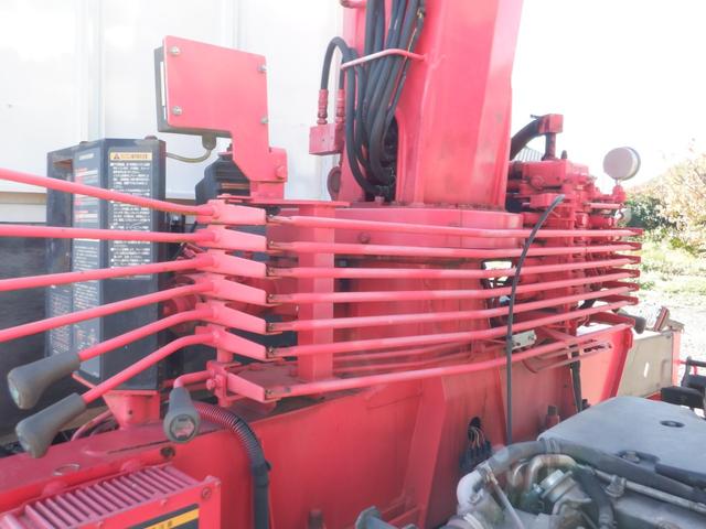 エルフトラック ロングフルフラットロー　全低床　３ｔ積　６ＭＴ　３ペダル　ユニック製　ＵＲＵ２６４　４段クレーン　ラジコン　フックイン　荷台内寸３６０ｃｍ１７９ｃｍ３７ｃｍ　荷台地上高１００ｃｍ　坂道発進補助装置　左電動格納ミラー（30枚目）