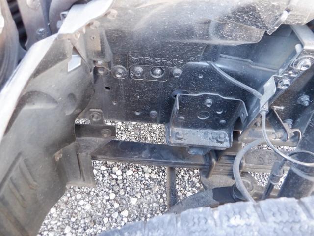 エルフトラック ロングフルフラットロー　全低床　３ｔ積　６ＭＴ　３ペダル　ユニック製　ＵＲＵ２６４　４段クレーン　ラジコン　フックイン　荷台内寸３６０ｃｍ１７９ｃｍ３７ｃｍ　荷台地上高１００ｃｍ　坂道発進補助装置　左電動格納ミラー（31枚目）