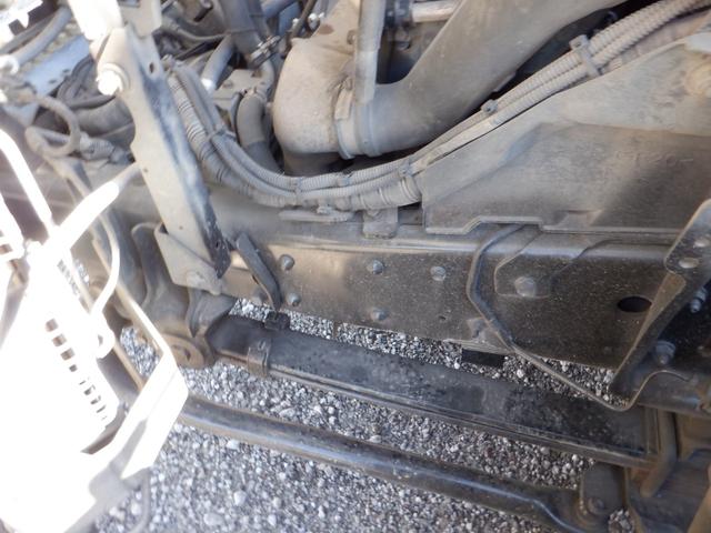 エルフトラック ロングフルフラットロー　全低床　３ｔ積　６ＭＴ　３ペダル　ユニック製　ＵＲＵ２６４　４段クレーン　ラジコン　フックイン　荷台内寸３６０ｃｍ１７９ｃｍ３７ｃｍ　荷台地上高１００ｃｍ　坂道発進補助装置　左電動格納ミラー（36枚目）