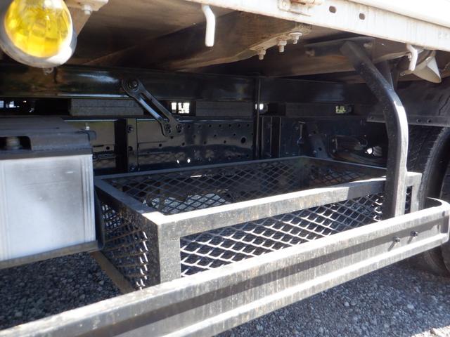 エルフトラック ロングフルフラットロー　全低床　３ｔ積　６ＭＴ　３ペダル　ユニック製　ＵＲＵ２６４　４段クレーン　ラジコン　フックイン　荷台内寸３６０ｃｍ１７９ｃｍ３７ｃｍ　荷台地上高１００ｃｍ　坂道発進補助装置　左電動格納ミラー（39枚目）