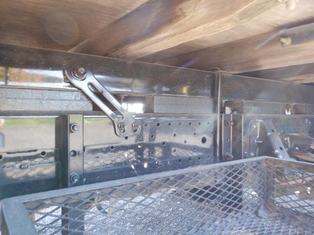 エルフトラック ロングフルフラットロー　全低床　３ｔ積　６ＭＴ　３ペダル　ユニック製　ＵＲＵ２６４　４段クレーン　ラジコン　フックイン　荷台内寸３６０ｃｍ１７９ｃｍ３７ｃｍ　荷台地上高１００ｃｍ　坂道発進補助装置　左電動格納ミラー（40枚目）