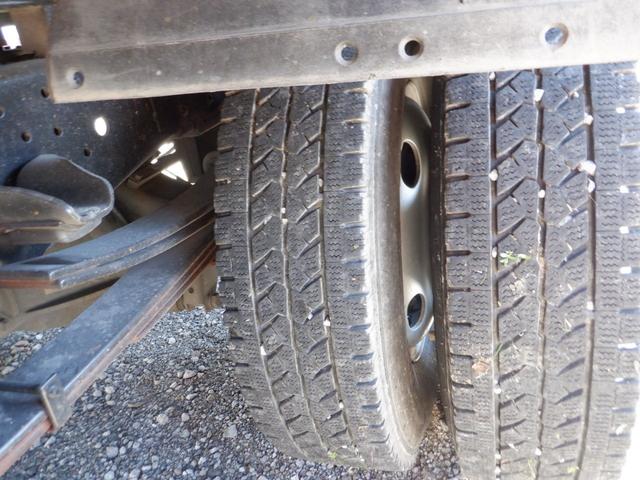 エルフトラック ロングフルフラットロー　全低床　３ｔ積　６ＭＴ　３ペダル　ユニック製　ＵＲＵ２６４　４段クレーン　ラジコン　フックイン　荷台内寸３６０ｃｍ１７９ｃｍ３７ｃｍ　荷台地上高１００ｃｍ　坂道発進補助装置　左電動格納ミラー（42枚目）