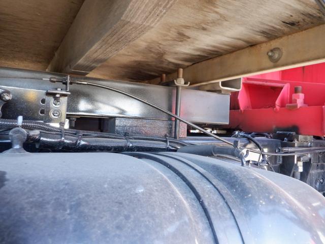 エルフトラック ロングフルフラットロー　全低床　３ｔ積　６ＭＴ　３ペダル　ユニック製　ＵＲＵ２６４　４段クレーン　ラジコン　フックイン　荷台内寸３６０ｃｍ１７９ｃｍ３７ｃｍ　荷台地上高１００ｃｍ　坂道発進補助装置　左電動格納ミラー（49枚目）