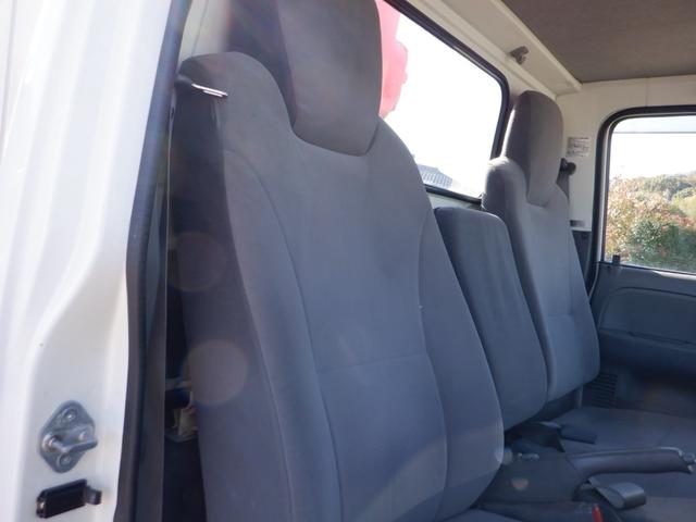 エルフトラック ロングフルフラットロー　全低床　３ｔ積　６ＭＴ　３ペダル　ユニック製　ＵＲＵ２６４　４段クレーン　ラジコン　フックイン　荷台内寸３６０ｃｍ１７９ｃｍ３７ｃｍ　荷台地上高１００ｃｍ　坂道発進補助装置　左電動格納ミラー（55枚目）