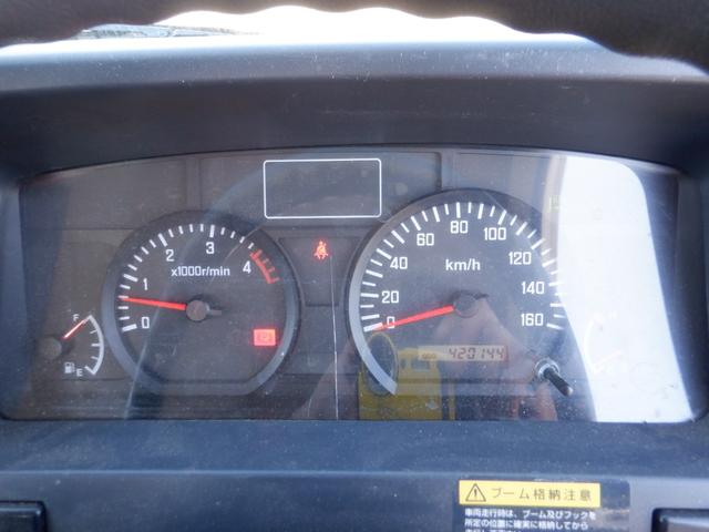 エルフトラック ロングフルフラットロー　全低床　３ｔ積　６ＭＴ　３ペダル　ユニック製　ＵＲＵ２６４　４段クレーン　ラジコン　フックイン　荷台内寸３６０ｃｍ１７９ｃｍ３７ｃｍ　荷台地上高１００ｃｍ　坂道発進補助装置　左電動格納ミラー（59枚目）