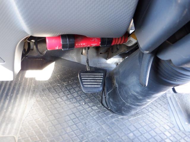 エルフトラック ロングフルフラットロー　全低床　３ｔ積　６ＭＴ　３ペダル　ユニック製　ＵＲＵ２６４　４段クレーン　ラジコン　フックイン　荷台内寸３６０ｃｍ１７９ｃｍ３７ｃｍ　荷台地上高１００ｃｍ　坂道発進補助装置　左電動格納ミラー（64枚目）