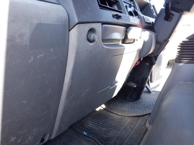 エルフトラック ロングフルフラットロー　全低床　３ｔ積　６ＭＴ　３ペダル　ユニック製　ＵＲＵ２６４　４段クレーン　ラジコン　フックイン　荷台内寸３６０ｃｍ１７９ｃｍ３７ｃｍ　荷台地上高１００ｃｍ　坂道発進補助装置　左電動格納ミラー（70枚目）