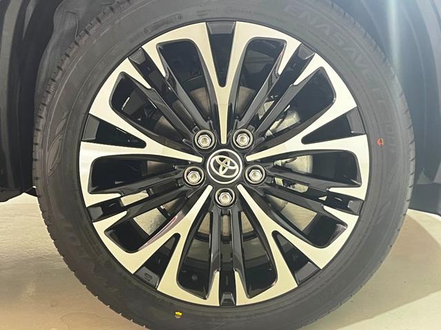 ヤリスクロス ハイブリッドＺ　２トーンルーフ　ハンズフリーパワーバックドア　パノラミックビューモニター　アドバンストパーク　パーキングサポートブレーキ（6枚目）