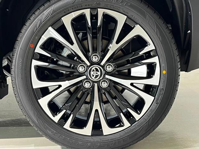 ヤリスクロス ハイブリッドＺ　２トーンルーフ　ハンズフリーパワーバックドア　パノラミックビューモニター　アドバンストパーク　パーキングサポートブレーキ（8枚目）