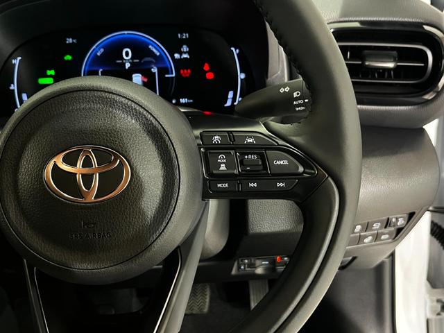 ヤリスクロス ハイブリッドＺ　２トーンルーフ　ハンズフリーパワーバックドア　パノラミックビューモニター　アドバンストパーク　パーキングサポートブレーキ（17枚目）