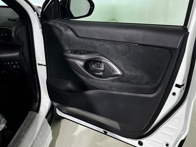 ヤリスクロス ハイブリッドＺ　２トーンルーフ　ハンズフリーパワーバックドア　パノラミックビューモニター　アドバンストパーク　パーキングサポートブレーキ（33枚目）