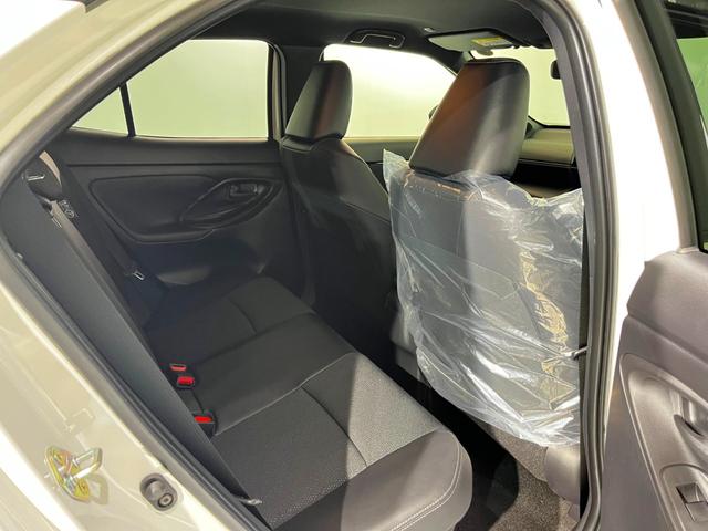 ヤリスクロス ハイブリッドＺ　２トーンルーフ　ハンズフリーパワーバックドア　パノラミックビューモニター　アドバンストパーク　パーキングサポートブレーキ（40枚目）