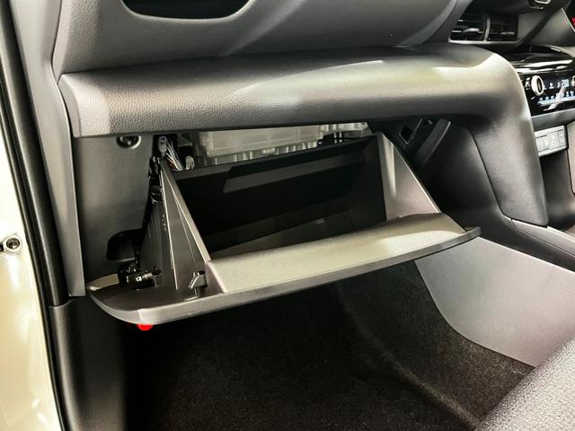 ヤリスクロス ハイブリッドＺ　２トーンルーフ　ハンズフリーパワーバックドア　パノラミックビューモニター　アドバンストパーク　パーキングサポートブレーキ（47枚目）