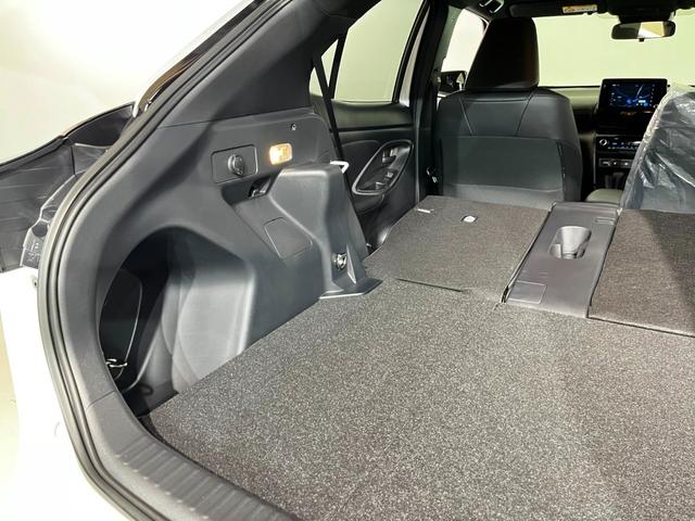 ヤリスクロス ハイブリッドＺ　２トーンルーフ　ハンズフリーパワーバックドア　パノラミックビューモニター　アドバンストパーク　パーキングサポートブレーキ（57枚目）