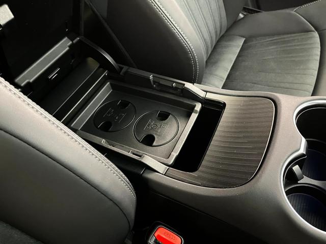 ハリアーハイブリッド G ワンオーナー 禁煙 デジタルインナーミラー パワーバックドア コネクティッドナビ フルセグ(40枚目)