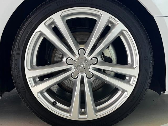 Ａ３ スポーツバック３０ＴＦＳＩスポシグネチエデＳラインＰ　ワンオーナー　禁煙　ＭＭＩナビ　バーチャルコックピット　フルセグ　スマートフォンインターフェイス（8枚目）