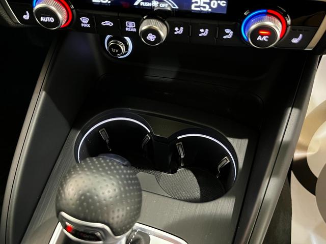 Ａ３ スポーツバック３０ＴＦＳＩスポシグネチエデＳラインＰ　ワンオーナー　禁煙　ＭＭＩナビ　バーチャルコックピット　フルセグ　スマートフォンインターフェイス（32枚目）