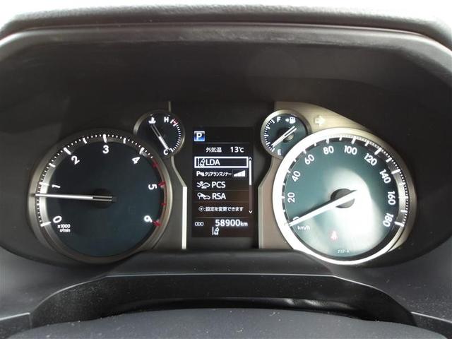 とっても見やすいメーターです。夜間時はラグジュアリーな気分にさせてくれる照明が魅力ですので、夜のドライブも楽しみになりますよ♪