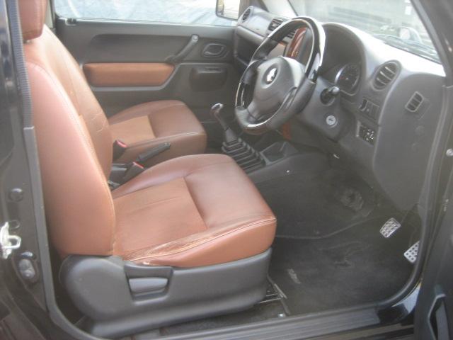 ジムニー ランドベンチャー　限定車　シートヒーター　ジオランダーＭ／Ｔタイヤ　前後バンパー外品（3枚目）