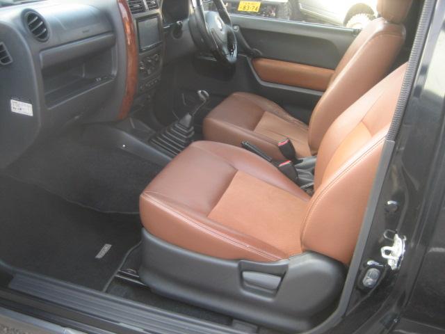 ジムニー ランドベンチャー　限定車　シートヒーター　ジオランダーＭ／Ｔタイヤ　前後バンパー外品（5枚目）