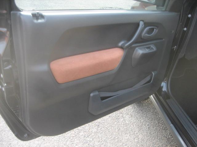 ジムニー ランドベンチャー　限定車　シートヒーター　ジオランダーＭ／Ｔタイヤ　前後バンパー外品（6枚目）