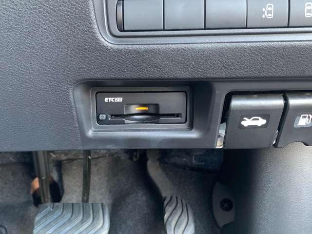 セレナ ハイウェイスターV 2.0 当社元試乗車 純正12.3インチメーカーナビ ワンオーナー 禁煙車 ドライブレコーダー 全周囲カメラ アダプティブクルーズコントロール レーンアシスト 両側電動スライドドア ETC(16枚目)