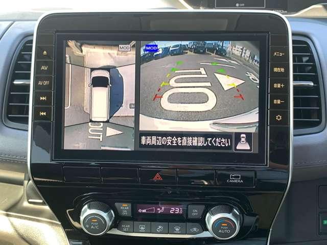 【全周囲カメラ】クルマの真上から見ているかのような映像が見れるので、駐車が苦手な方には特にうれしい装備です♪