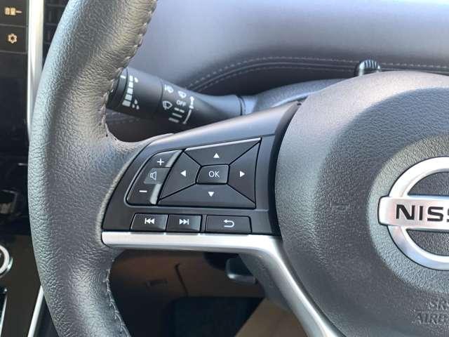 【ステアリングスイッチ】ステアリングを握ったままオーディオ等がコントロール出来ますので、利便性だけでなく事故防止にも繋がります。