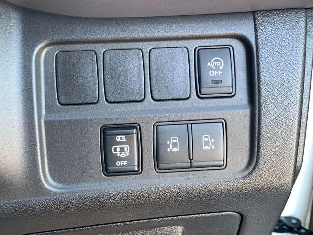 【両側電動スライドドア】狭い場所でもドアを全開にでき、チャイルドロックを使っても運転席のスイッチを操作するだけでドアの開け閉めが可能です