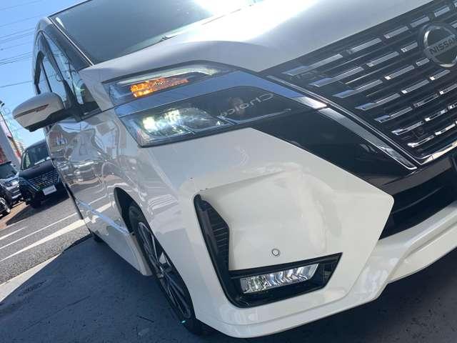 ＨＩＤやハロゲンライトより明るく、寿命も長い【ＬＥＤヘッドライト】です！夜間の視界もグンとよく見え安心です♪歩行者や死角にいる人へのアピールもでき、飛び出しや出会い頭の事故防止にも効果があります！