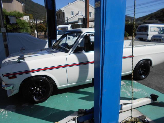 サニートラック ロングＤＸ　フロントリア車高調整ライトマーシャル大森タコメーターステアリングモモプロト左右ストライプ新品純正クーラークラッチセットオイルシールクラッチワイヤーエンジンリヤオイルシール新品交換済（4枚目）