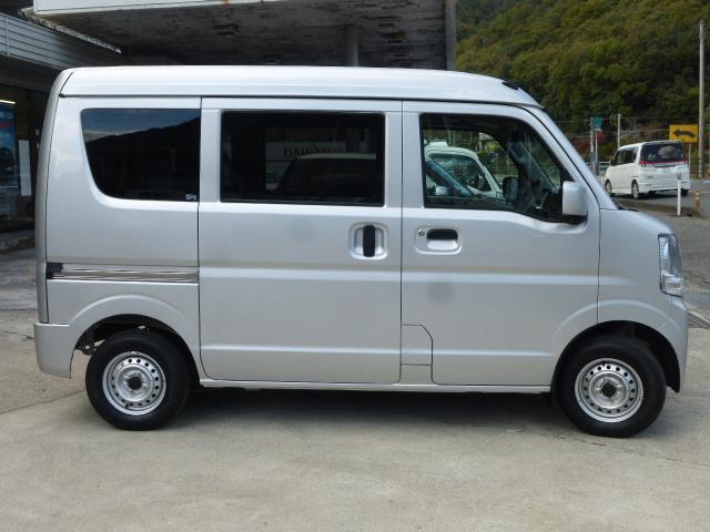 NV100クリッパーバン DX GLセーフティパッケージ ダッシュ4AT キーレスキー ハイルーフ 電動格納ミラー エマージェンシーブレーキ バックソナー 車線逸脱警報 社外ナビ AM/FMチューナー 前後ドライブレコーダー(3枚目)